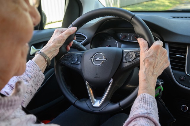 Gefhrliches Fahren  mit Todesfolge (Symbolbild)<Bildquelle></Bildquelle>  | Foto: Julian Stratenschulte (dpa)