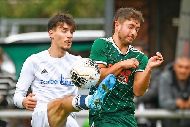 Zwei kuriose Treffer stellen die Weichen fr den FC Hausen auf Sieg