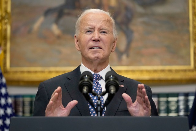 Biden verspricht Hilfe nach Sturm "Helene".  | Foto: Susan Walsh/AP/dpa