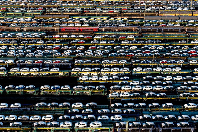 Neuwagen sind im letzten halbe Jahr deutlich teurer geworden. (Archivbild)  | Foto: Sina Schuldt/dpa