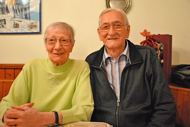 Helga und Horst Wnsch haben die Skihtte mit aufgebaut.  | Foto: Ralph Fautz