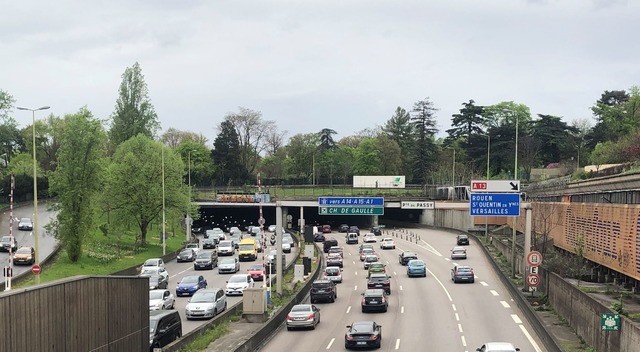 Auf der Pariser Stadtautobahn gilt k&uuml;nftig Tempo 50 (Archivbild).  | Foto: Michael Evers/dpa