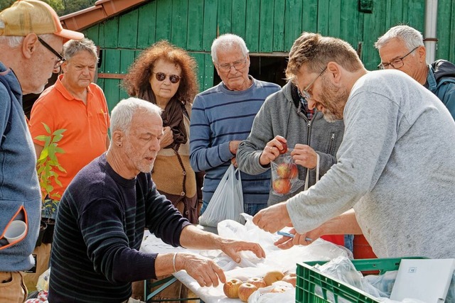 Um welche Sorte von pfeln handelt es ... beim Herbstmarkt ein gefragter Mann.   | Foto: Ruth Seitz