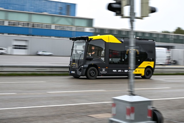 Bei dem Projekt RABus sollen autonom f...0 Kilometer pro Stunde schnell fahren.  | Foto: Felix K&auml;stle/dpa