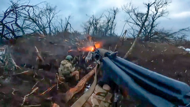 Russische Soldaten haben die Stadt Cherson beschossen. (Archivbild)  | Foto: Uncredited/Russian Defense Ministry Press Service/AP/dpa