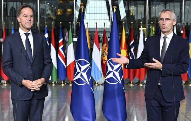 Der scheidende NATO-Generalsekretr Je...uptquartier. <Bildquelle></Bildquelle>  | Foto: Eric Lalmand (dpa)