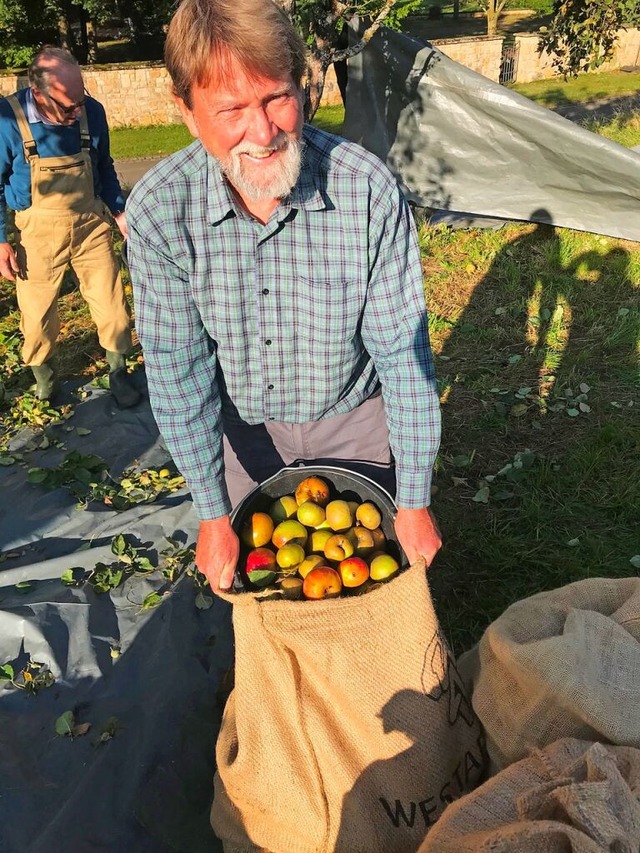 Zufrieden mit der Ernte: Thomas Sommer...ln von Streuobstwiesen in Obereggenen. | Foto: Jutta Schütz Zufrieden mit der Ernte: Thomas Sommer...ln von Streuobstwiesen in Obereggenen. | Foto: Jutta Schütz
