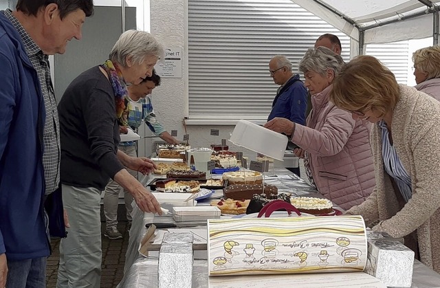 Auch mit Kuchenverkauf erwirtschaftete...uverein notwendige Renovierungsgelder.  | Foto: Reiner Merz