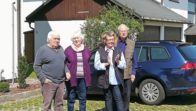 Die Initiatoren der Sanierung, Ottmar ... de Sandt, vor der Kapelle im Mai 2019  | Foto: Sigrid Enderle