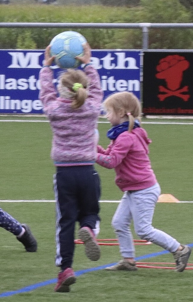 Bei Geschicklichkeitsspielen hatten die Kinder viel Spa.  | Foto: Dorothe Kuhlmann