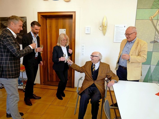 Frank Krmer, Gerrit Reeker, Klaudia H... 100. Geburtstag von Werner Hnig  an.  | Foto: Eva Korinth