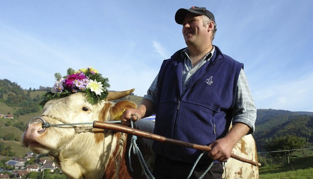 Mit Kopfschmuck kehren die Rinder von der Sommerweide ins Tal zurck.  | Foto: Privat