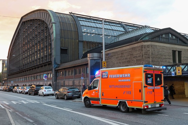 Ein Bahnsteig am Hauptbahnhof wurde zeitweise gesperrt.  | Foto: Bodo Marks/dpa