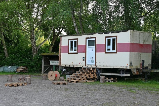 Ein Ort zum chillen: der Bauwagen fr ...atz am Rande der Schulstrae in Mengen  | Foto: Reinhold John