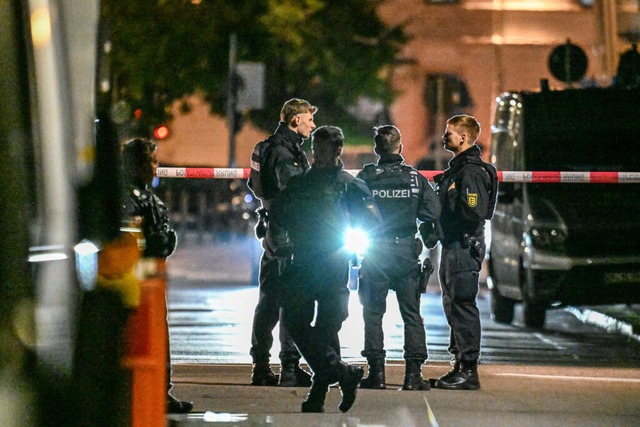 Groer Polizeieinsatz in Gppingen  | Foto: Marius Bulling (dpa)