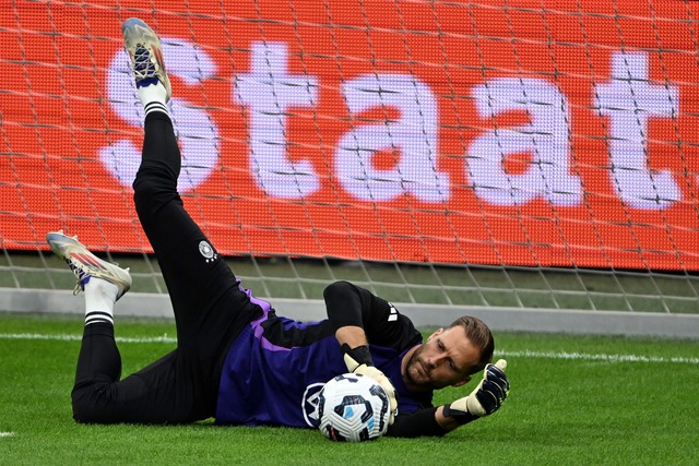 Oliver Baumann steht in den anstehende...hren vor seinem Deb&uuml;t im DFB-Tor.  | Foto: Federico Gambarini/dpa