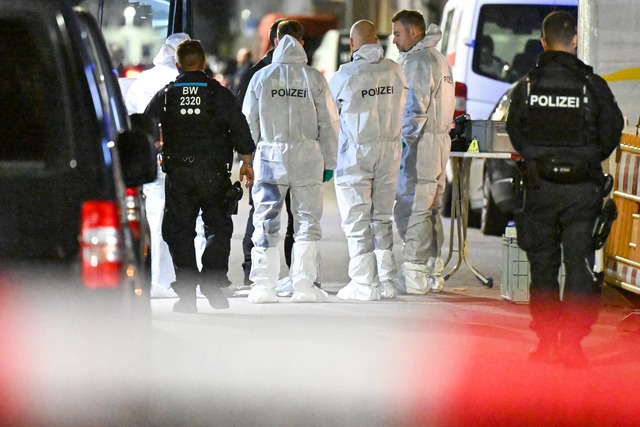 Nach Sch&uuml;ssel in einer Bar fahnde...lizei nach einem Tatverd&auml;chtigen.  | Foto: Marius Bulling/dpa