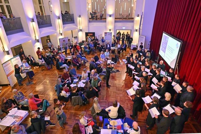 Zur "Langen Nacht der Demokratie" in Freiburg kommen die sowieso schon Engagierten