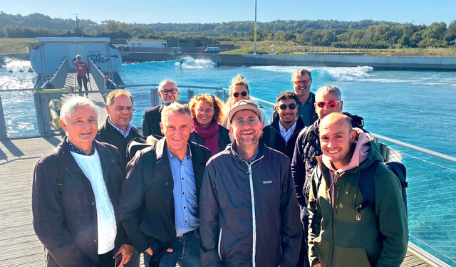 Projektinitiator Mario Gerlach (rechts... zur Besichtigung in Bristol gegeben.   | Foto: Alena Ehrlich