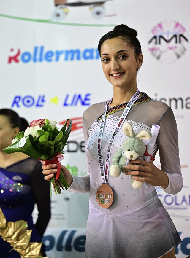 Alina de Silva mit ihrer Bronzemedaille bei der Weltmeisterschaft in Prato  | Foto: privat