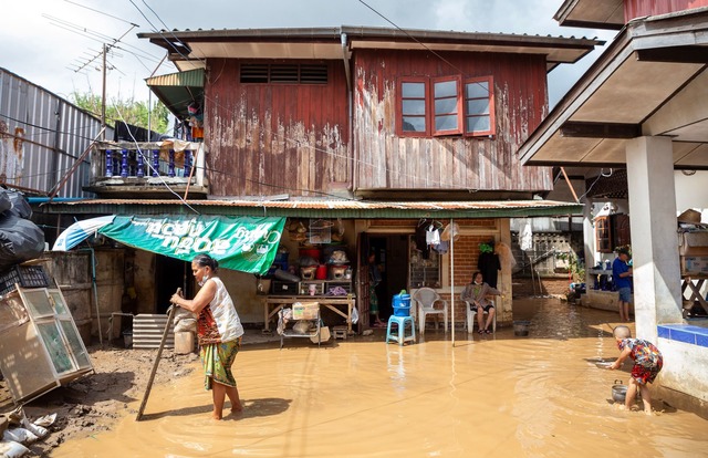 Zum zweiten Mal innerhalb weniger Tage steht die Tempelstadt unter Wasser.  | Foto: Pongmanat Tasiri/SOPA Images via ZUMA Press Wire/dpa