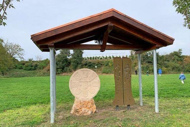 Herbstfeuer und Denkmalenthllung des Vereins Tuniberg-Wein beim Attila-Felsen