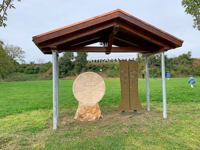 Das Denkmal zur Flurbereinigung von 1970 steht nun am Attila-Felsen. | Foto: Mario Schöneberg Das Denkmal zur Flurbereinigung von 1970 steht nun am Attila-Felsen. | Foto: Mario Schöneberg