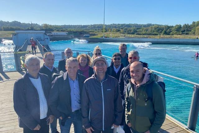 Lahrer Reisegruppe ist vom Surfpark in Bristol begeistert