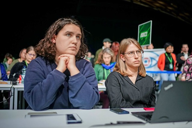 Katharina Stolla (I) und Svenja Appuhn...tt die Vorsitzenden der Grnen Jugend.  | Foto: Kay Nietfeld (dpa)