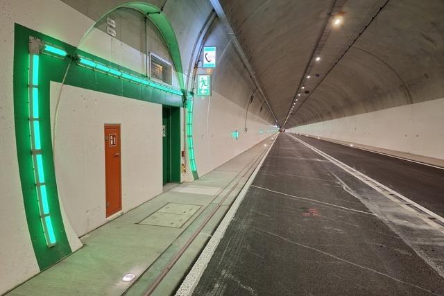 Fehlalarm im Brandbergtunnel fhrt zu Groeinsatz - rund 400 Retter hatten eine kurze Nacht