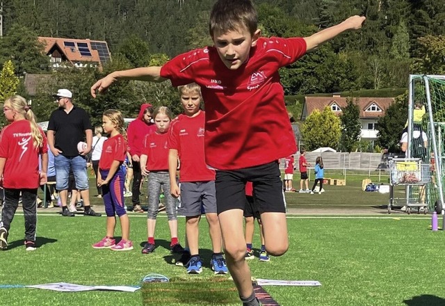 Beim Fnfer-Sprunglauf galt es mglich...uche&#8220; hilfreich waren? Wer wei.  | Foto: Hans-Jochen Kpper