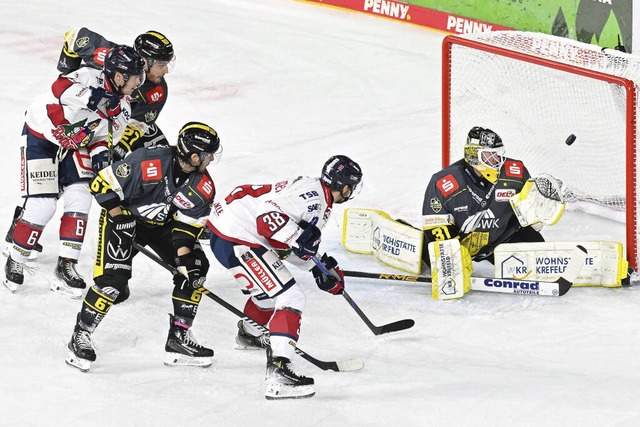 Abstauber zur Freiburger 1:0-Fhrung: ...elt hier sein erstes Tor im EHC-Dress.  | Foto: Duckwitz/osnapix (Imago)