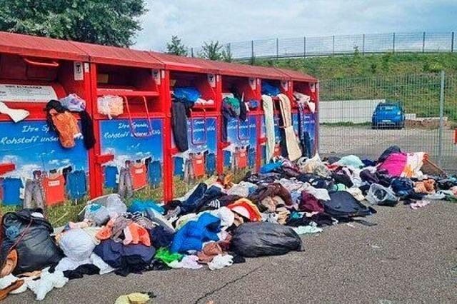 Bequemlichkeit ist mglicher Grund fr Verwstung an Kleidercontainern in Neuenburg