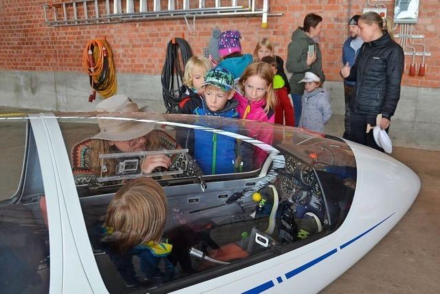 In Rickenbach entdecken Kinder die Welt des Segelfliegens