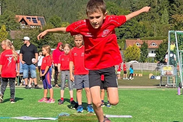 Groe und kleine Leichtathleten in Neustadt feiern Sportfest – und bejubeln viele Siege