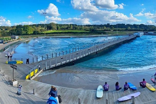 Die Lahrer Delegation beim Surfpark in Bristol