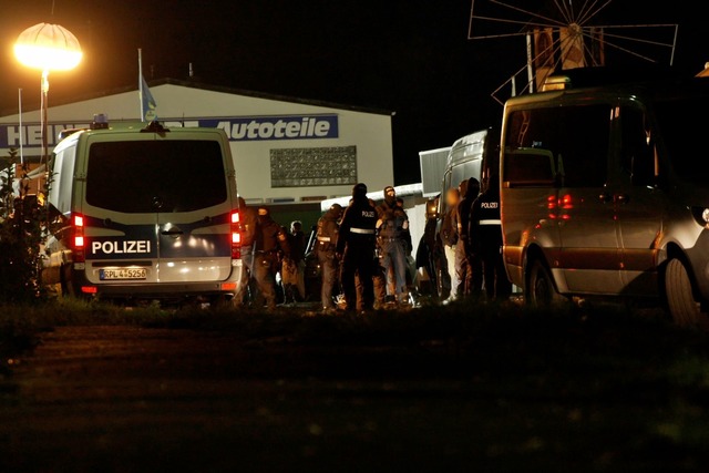 Die Polizei geht den Angaben nach davo...tpartei III. Weg der Veranstalter war.  | Foto: Uncredited/TNN/dpa