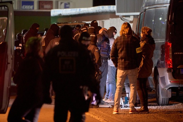 Polizei beendet rechtsextremes Kampfsp...im Westerwald<Bildquelle></Bildquelle>  | Foto: --- (dpa)