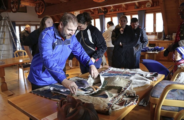 Das Interesse an nrrischer Kleidung u...Narrenbrse der Pflumeschlucker gro.   | Foto: Martha Weishaar