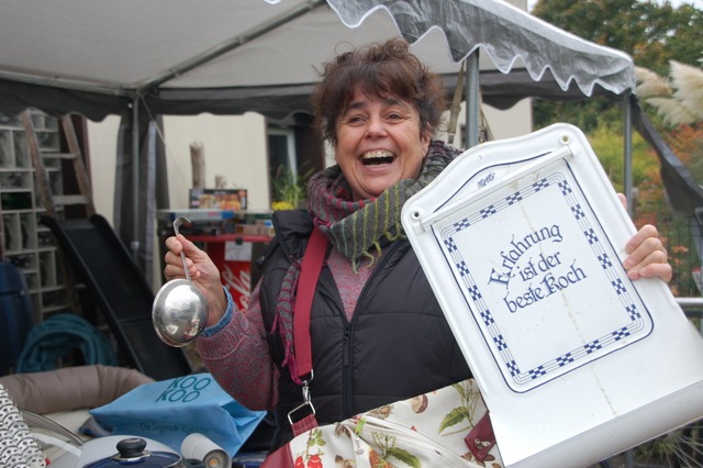 Die Stimmung beim ersten Karsauer Dorf-Flohmarkt war bestens.  | Foto: Petra Wunderle