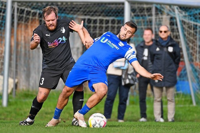 Ausnahmestellung in der Liga: Timo Kro... links) mit dem Hauinger Moritz Keller  | Foto: Gerd Gruendl