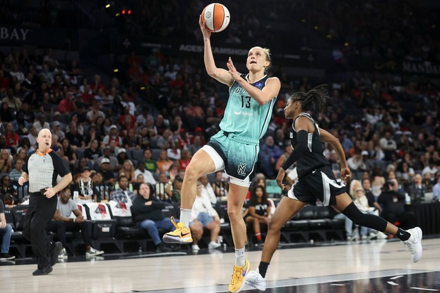 Hat die Chance auf den Titel in der WN...onie Fiebich von den New York Liberty.  | Foto: Ian Maule/AP/dpa