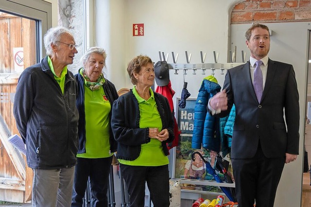 Ein breites Angebot an frischen Waren ...ages, mit Brgermeister Klaus Vosberg.  | Foto: Hubert Gemmert