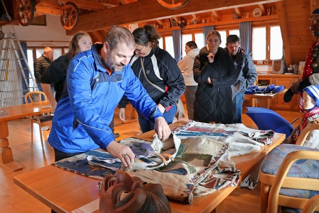 Das Interesse an nrrischer Kleidung u... Narrenbrse der Pflumeschlucker gro.  | Foto: Martha Weishaar