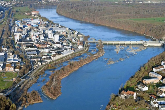 69 Prozent des Stroms wird im Landkrei...gt, im Bild das Kraftwerk Rheinfelden.  | Foto: Erich Meyer