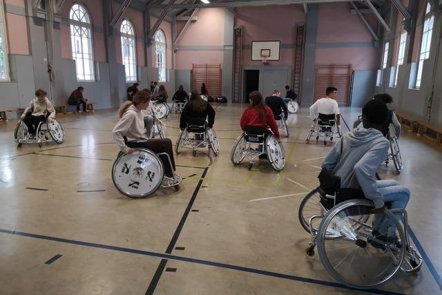 Schlerinnen und Schler des Grimmelshausen-Gymnasiums bereiten sich auf ihr Sozialpraktikum vor