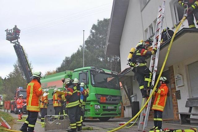 Fotos: So realistisch bte die Herrischrieder Feuerwehr den Ernstfall