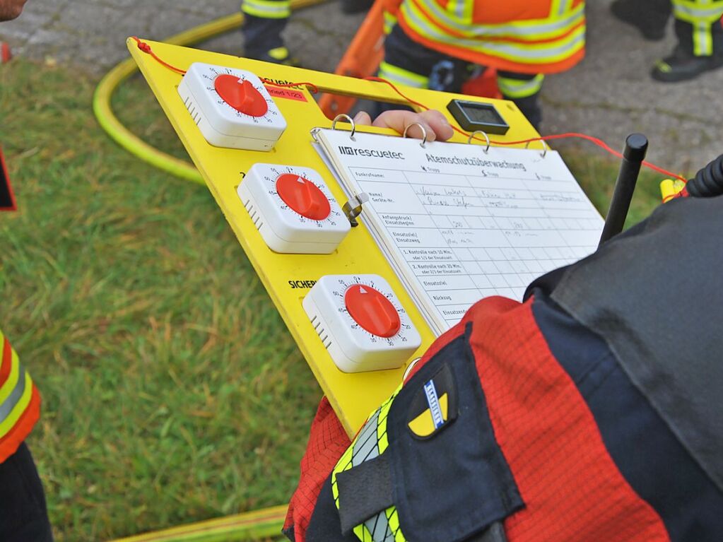 Das realistische bungsszenario verlangte den Rettungskrften von Feuerwehr und Rotem Kreuz einiges ab.