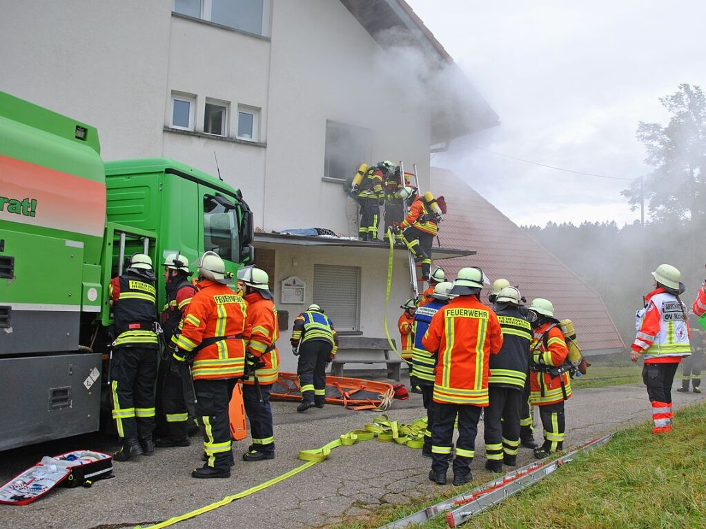 Das realistische bungsszenario verlangte den Rettungskrften von Feuerwehr und Rotem Kreuz einiges ab.