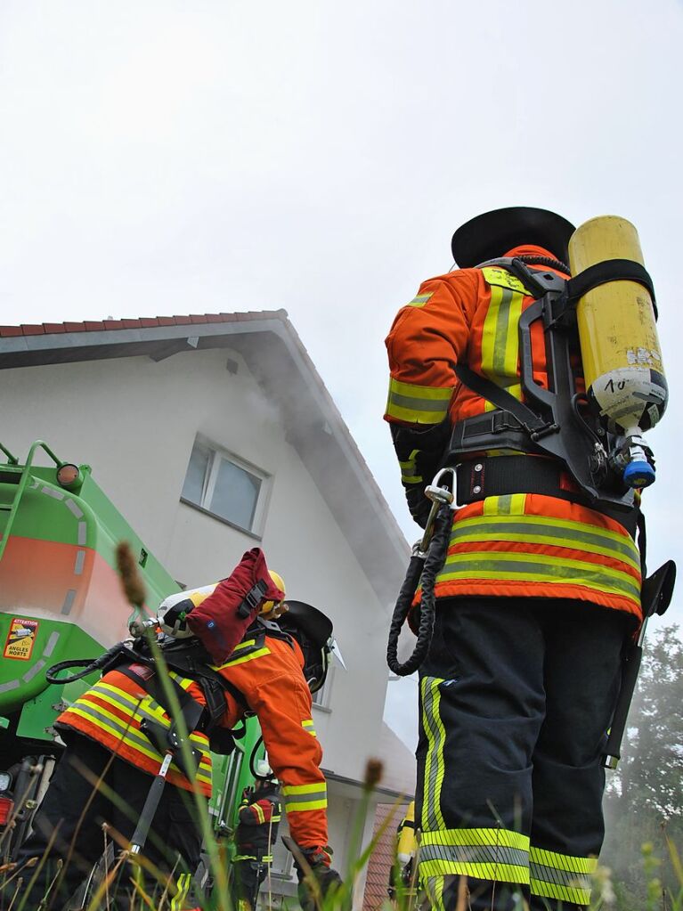 Das realistische bungsszenario verlangte den Rettungskrften von Feuerwehr und Rotem Kreuz einiges ab.